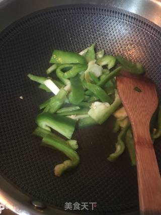 Stir-fried Pork Head with Green Pepper recipe