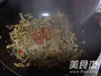 Stir-fried Sword Beans with Chopped Pepper recipe