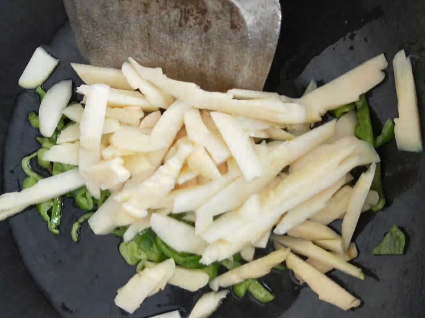 Stir-fried Bamboo Shoots with Green Pepper recipe