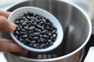 #秋滋阴润肺#white Fungus Lily Black Soy Milk recipe