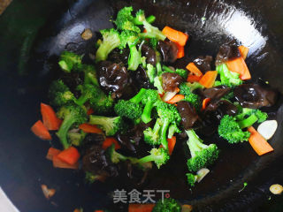 Stir-fried Beef Sausage with Broccoli recipe