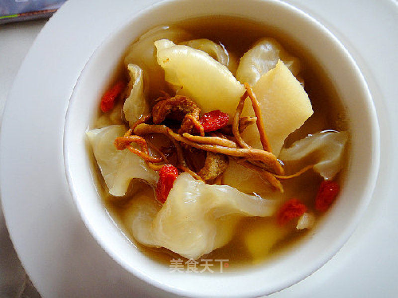 Stewed Flower Maw Soup with Cordyceps Flower and Snail Slices