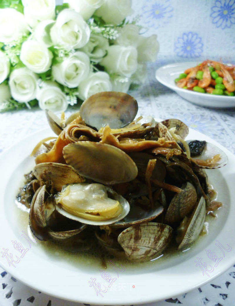 Stir-fried Clams with Bamboo Shoots and Dried Vegetables
