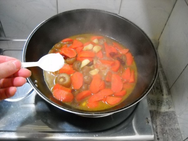 Stewed Pork Tail with Radish recipe