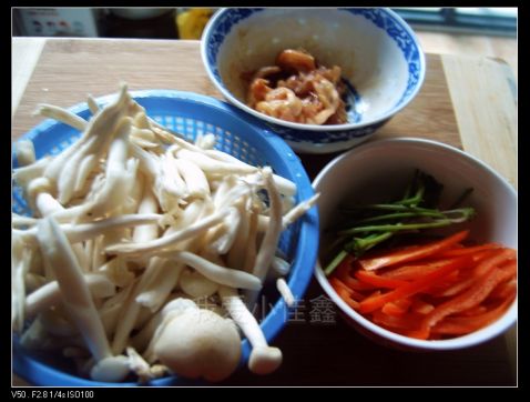 Stir-fried Shredded Pork with Seafood and Mushroom recipe