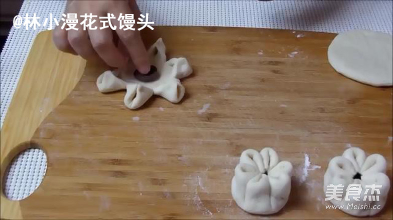 Simple Chocolate Flower Buns recipe