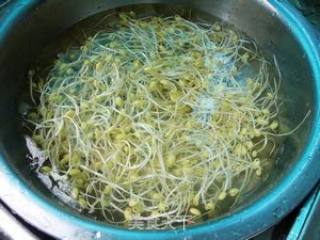 Soybean Sprouts Mixed with Chicken Pine Oil recipe