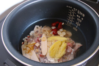 American Ginseng and Lotus Root Chicken Soup recipe
