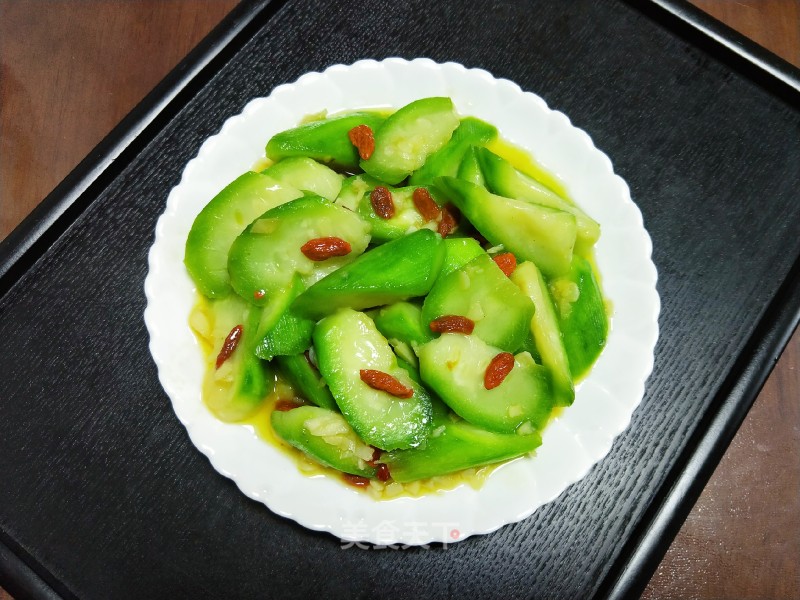Stir-fried Loofah with Wolfberry