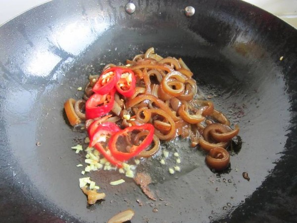 Stir-fried Pork Skin with Green Radish recipe