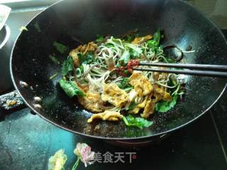 Fried Noodles with Fungus and Egg recipe