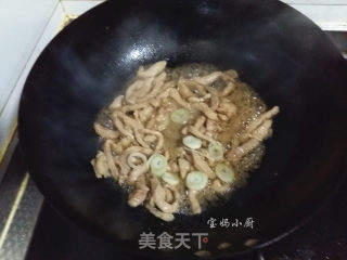 #trust之美# Stir-fried Bracken with Shredded Pork recipe