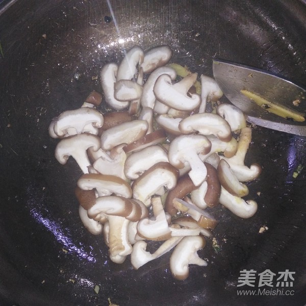 Mushroom and Pork Liver Soup recipe