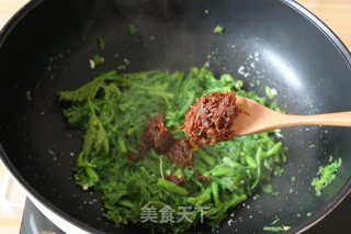 Stir-fried Pumpkin Vine with Beef Sauce recipe