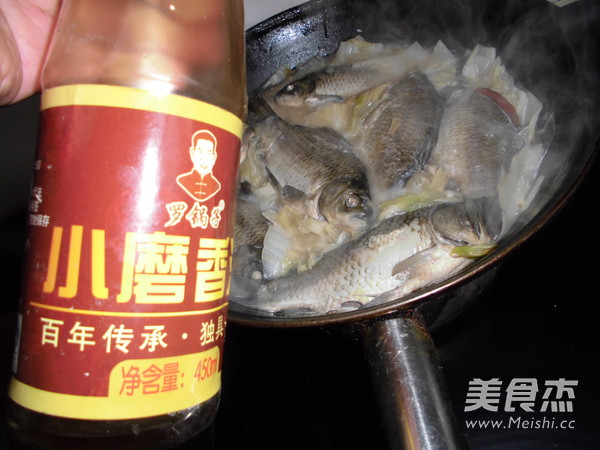 Crucian Carp and Cabbage Soup recipe