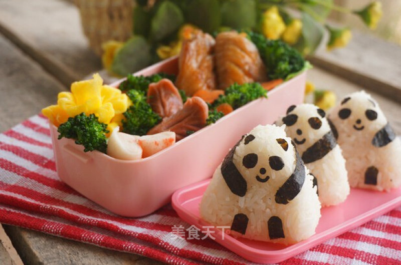 Panda Shaped Onigiri Bento