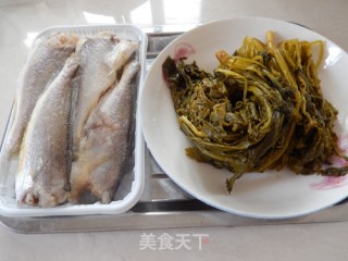 Braised Yellow Croaker with Pickled Vegetables recipe