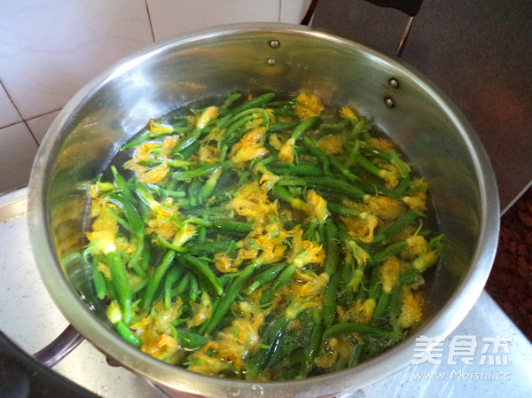 Boiled Cucumber Flower recipe