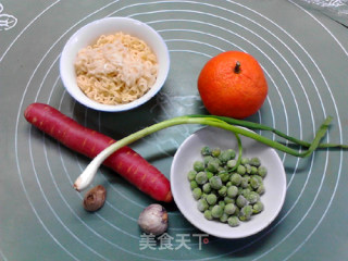 Stir-fried Instant Noodles with Citrus Carrots recipe