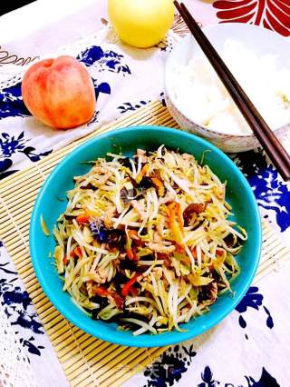 Summer Fast Food-fried Shredded Pork with Fungus and Bean Sprouts recipe