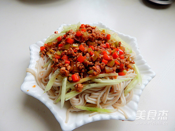 Sauce-flavored Pork Noodles recipe