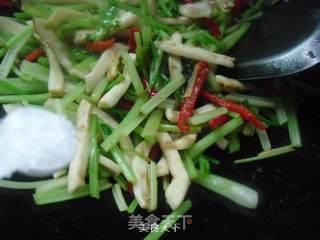 Fried Squid with Celery recipe