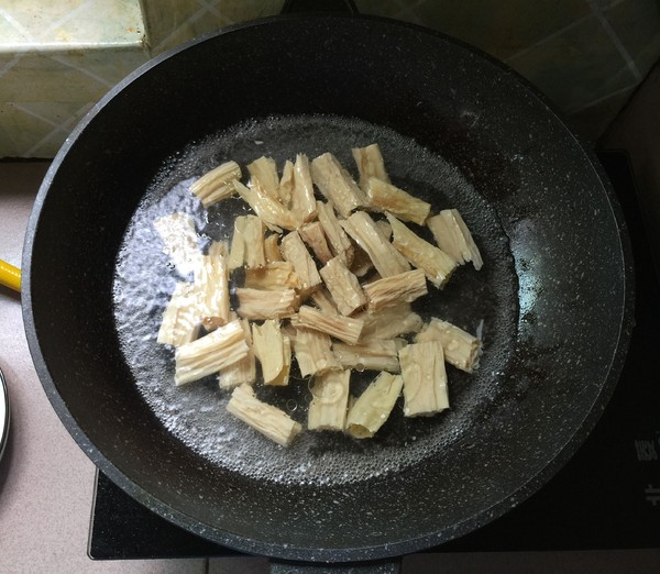 Celery Stir-fried Black Fungus recipe