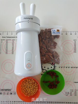 Pecans and Wolfberry Soy Milk recipe