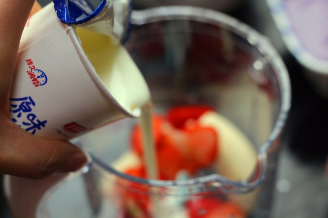 Banana Strawberry Milkshake recipe