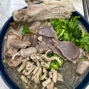 Marinated Duck Wings, Duck Gizzards, Duck Hearts, Duck Intestines, Duck Livers, and Also Prepare Duck Blood to Make Duck Blood Vermicelli Soup. I Feel that The Duck Has Been Eaten to The Extreme... recipe