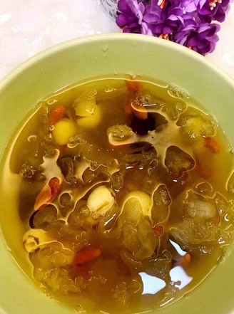 Red Dates, Lotus Seeds, Wolfberry, Longan and White Fungus Soup recipe