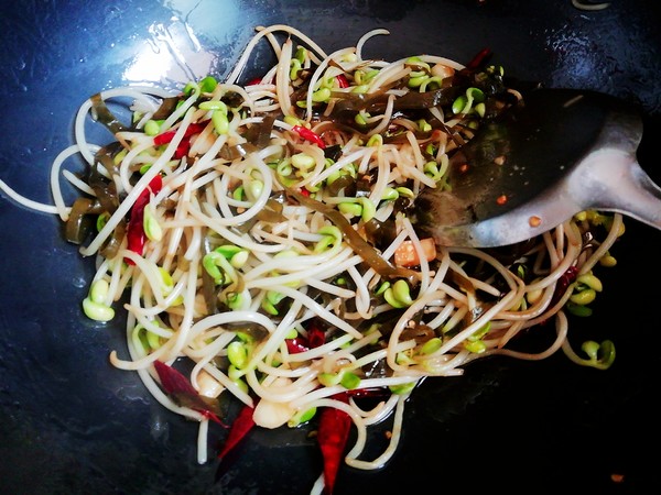 Bean Sprouts Fried Seaweed Shreds recipe