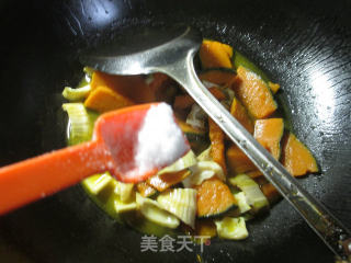 Stir-fried Japanese Pumpkin with Lamb Tail Bamboo Shoots recipe