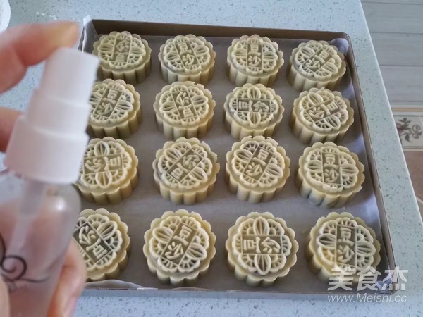 Cantonese Bean Paste Mooncake recipe