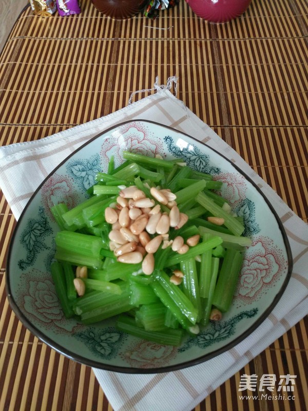 Celery with Nuts recipe