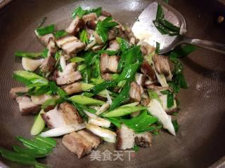 Stir-fried Pork with Garlic Sprouts recipe