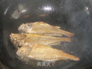 Oil Tofu Small Yellow Croaker in Casserole recipe