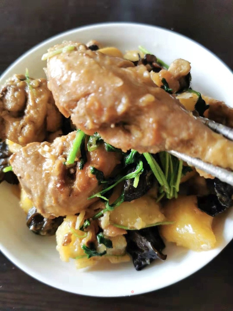 Braised Chicken with Black Fungus recipe