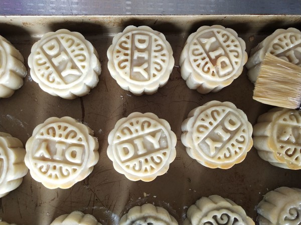 Mooncake with Lotus Seed Paste and Egg Yolk recipe