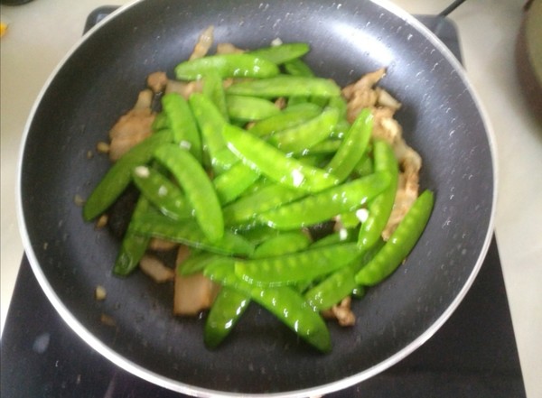 Fried Pork with Snow Pea recipe