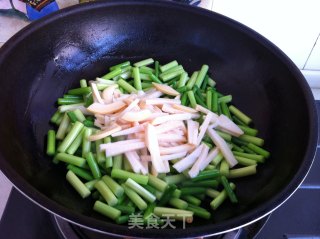 Stir-fried Bamboo Shoots with Garlic Stalks recipe