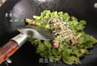 Stir-fried Clove Fish with Lettuce Meat recipe