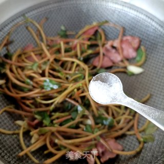 Stir-fried Portulaca Stem with Pork Tongue recipe