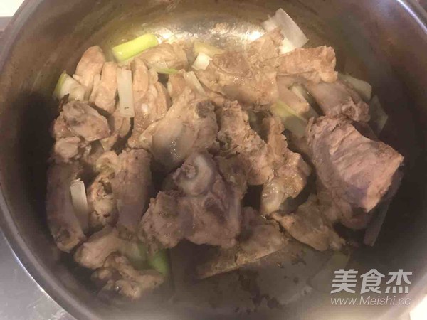 Braised Pork Ribs with Dried Bamboo Shoots recipe