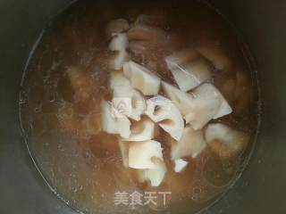 Stewed Pork Knuckles with Lotus Root recipe