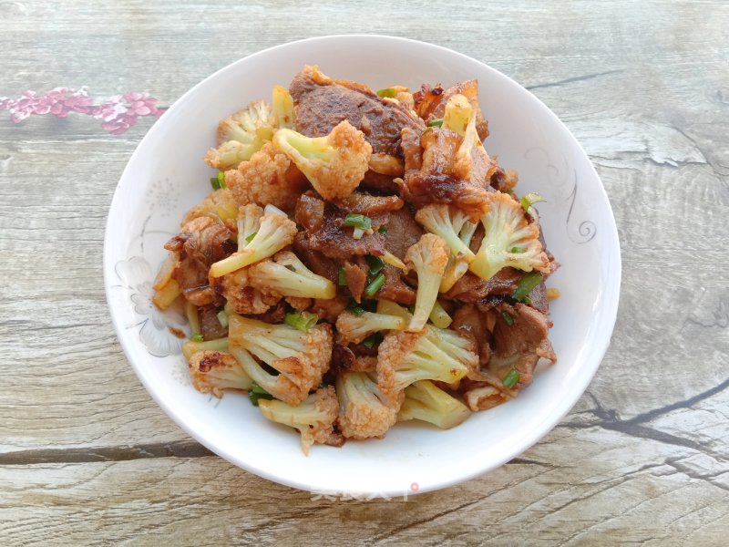Stir-fried Pork Head with Cauliflower recipe