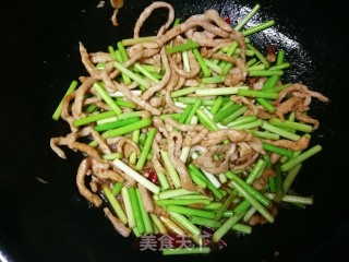 Stir-fried Shredded Pork with Garlic Moss recipe