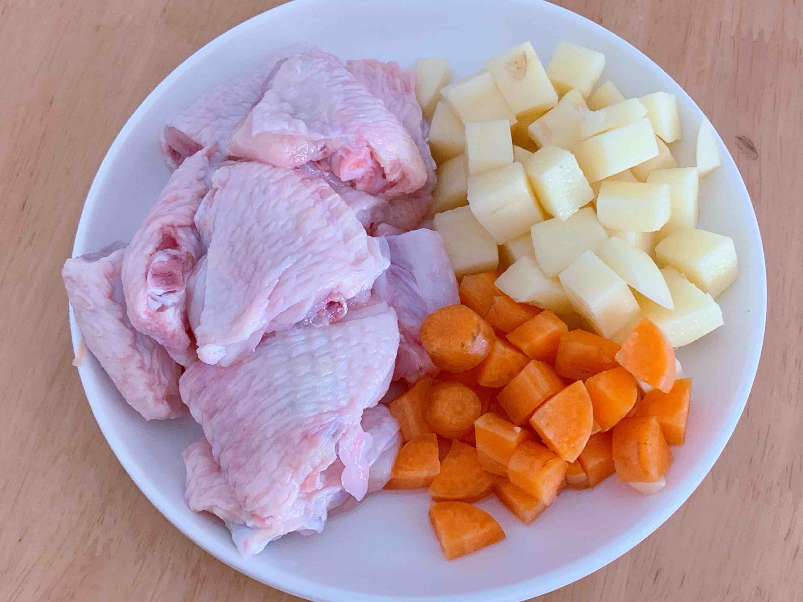 Potatoes and Chicken Wings Braised Rice recipe