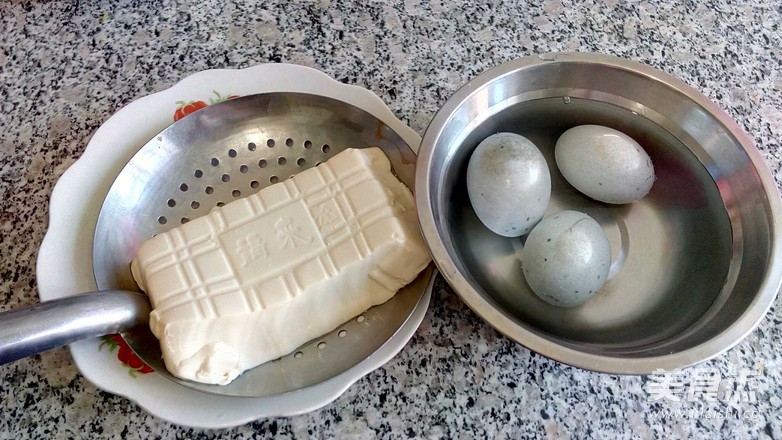 Tofu with Pine Flower Egg and Internal Fat recipe