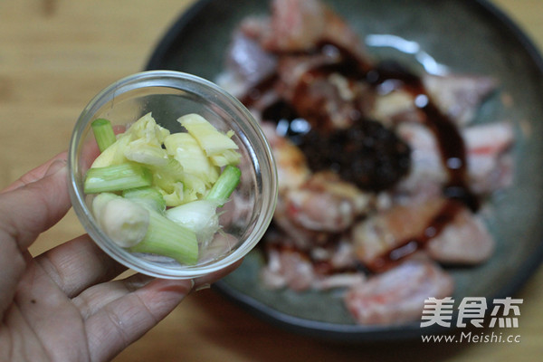 Fish-flavored Pork Ribs and Steamed Pumpkin recipe